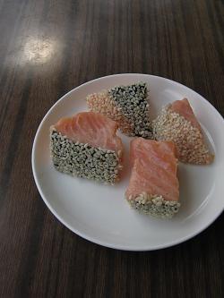 芝麻三文鱼的做法