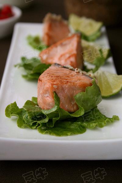 芝麻三文鱼的做法