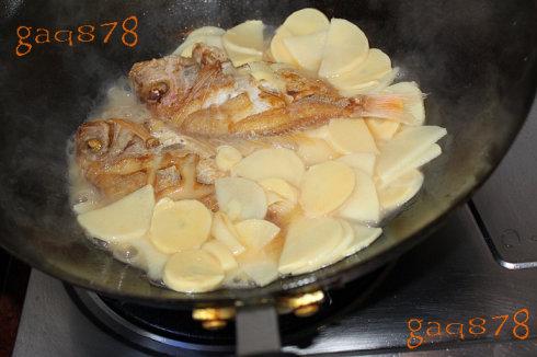 酸笋赤鯮鱼的做法