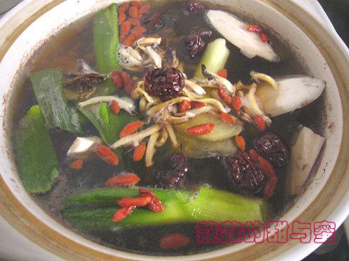 章鱼猪脚汤的做法
