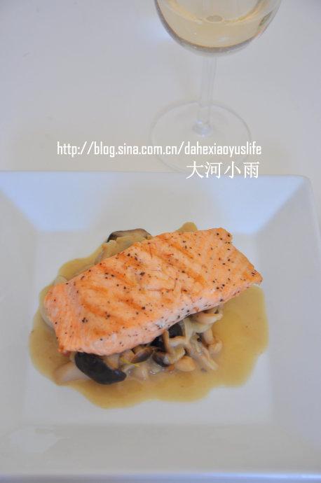 三文鱼配蘑菇酱的做法