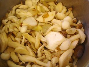 三文鱼配蘑菇酱的做法