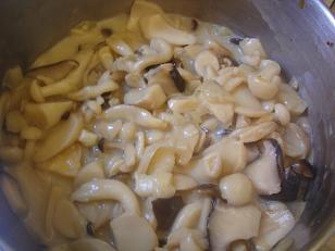 三文鱼配蘑菇酱的做法