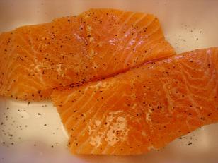 三文鱼配蘑菇酱的做法