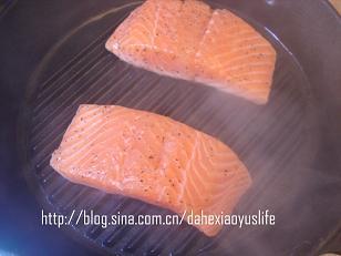 三文鱼配蘑菇酱的做法