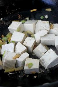 海蛎子豆腐汤的做法