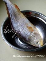 黄花鱼炖豆腐的做法