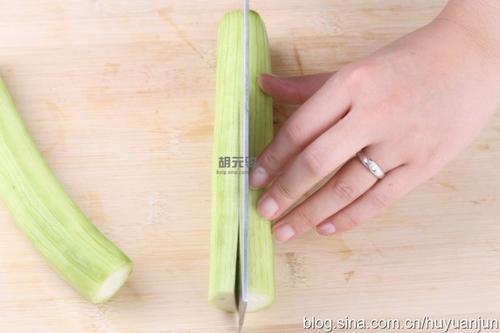 胜瓜木耳炒鲜鱿的做法