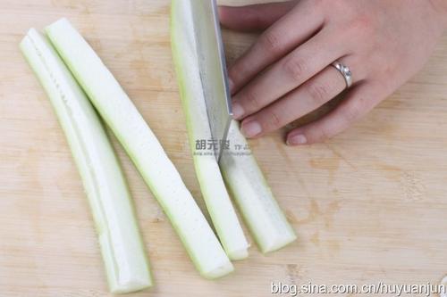 胜瓜木耳炒鲜鱿的做法