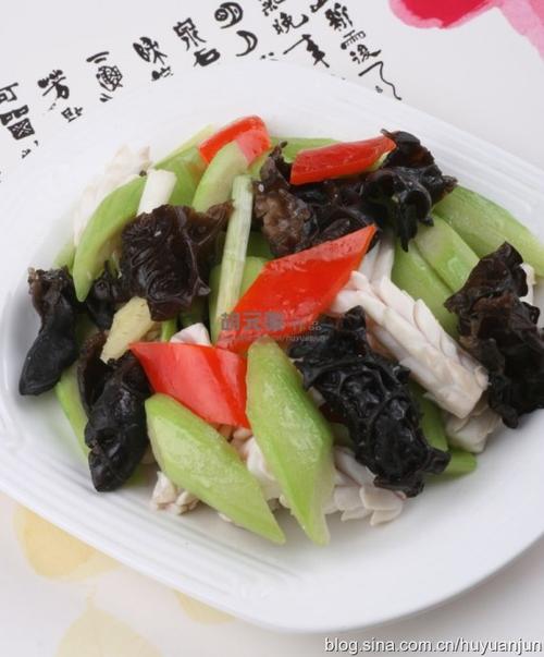 胜瓜木耳炒鲜鱿的做法