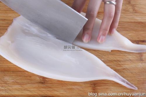 胜瓜木耳炒鲜鱿的做法