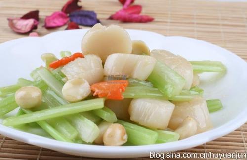 西芹夏果炒澳带的做法