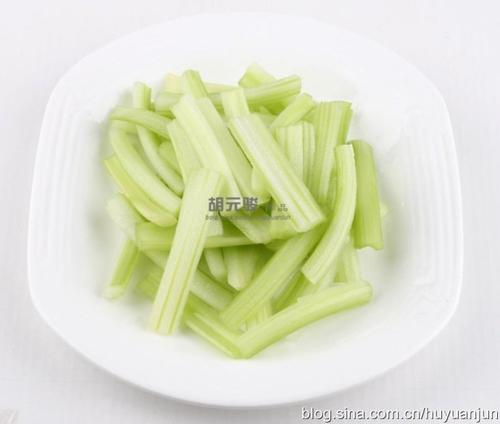 西芹夏果炒澳带的做法