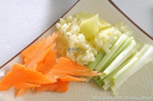 西芹夏果炒澳带的做法