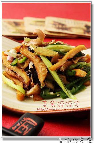 青椒炒墨鱼干的做法