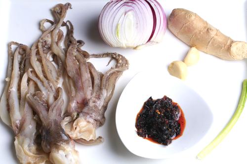 辣酱炒鱿鱼丝的做法