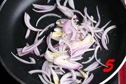 辣酱炒鱿鱼丝的做法