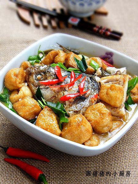 油豆腐煮鱼的做法