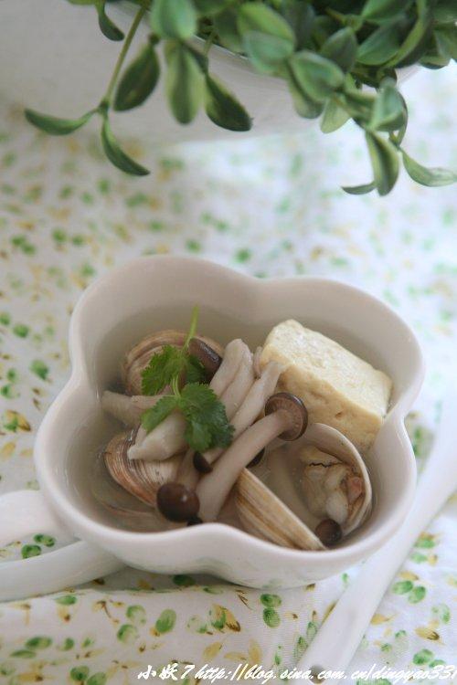 蟹味菇蛤蜊豆腐汤的做法