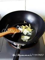 小白虾炖豆腐的做法