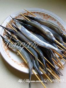 辣椒孜然烤针鱼的做法