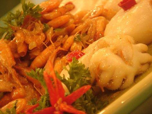 河虾爆墨鱼仔的做法