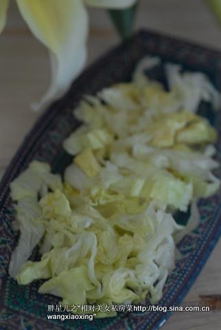 芝麻虾球热沙拉的做法