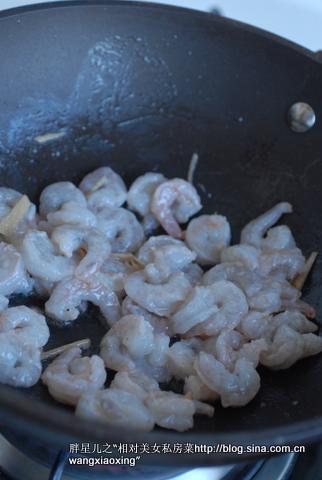 芝麻虾球热沙拉的做法