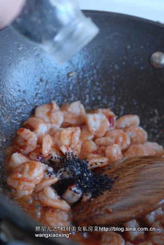 芝麻虾球热沙拉的做法