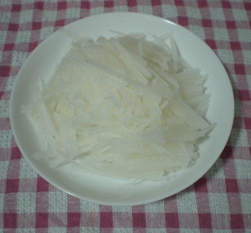 白萝卜烧带鱼的做法