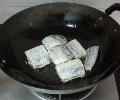 白萝卜烧带鱼的做法