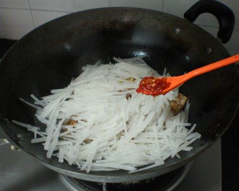 白萝卜烧带鱼的做法