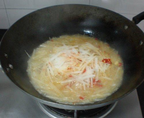 白萝卜烧带鱼的做法