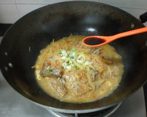 白萝卜烧带鱼的做法