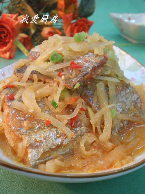 白萝卜烧带鱼的做法