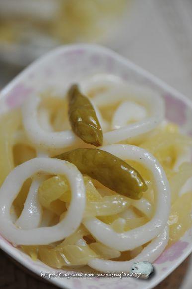 酸菜山椒炒鱿鱼的做法