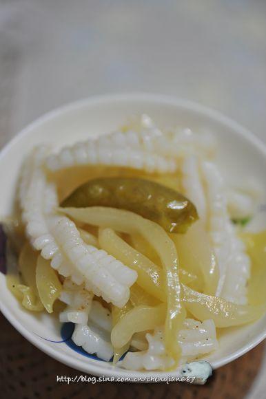 酸菜山椒炒鱿鱼的做法