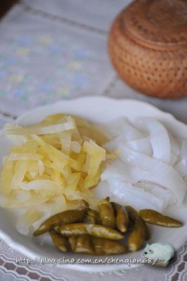 酸菜山椒炒鱿鱼的做法