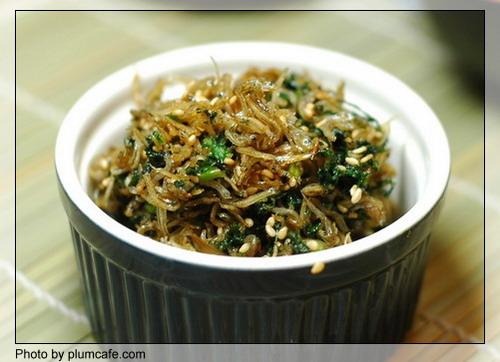 紫苏芝麻银鱼干的做法