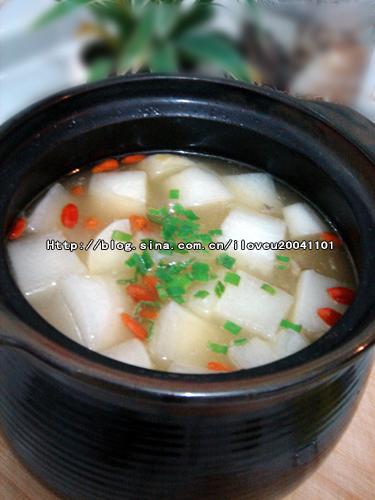 鱿鱼棒骨萝卜汤的做法
