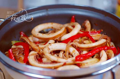 干锅鱿鱼圈的做法