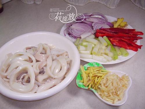 干锅鱿鱼圈的做法