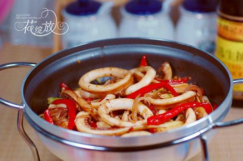 干锅鱿鱼圈的做法