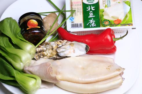 石锅牡蛎鱿鱼豆腐汤的做法