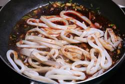 石锅牡蛎鱿鱼豆腐汤的做法