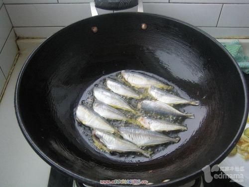 茄汁罐头鱼的做法