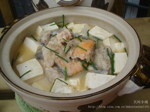 三文鱼头豆腐煲的做法