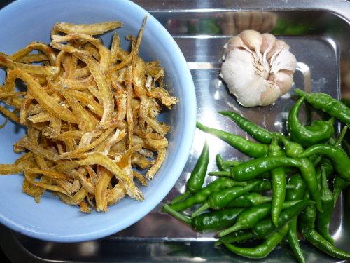 干煸面条鱼的做法