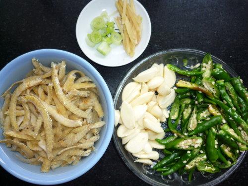 干煸面条鱼的做法