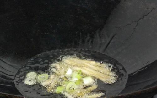 干煸面条鱼的做法